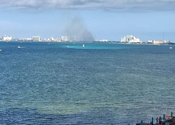 Bomberos apagan incendio de maleza Pok Ta Pok en Zona Hotelera de Cancún