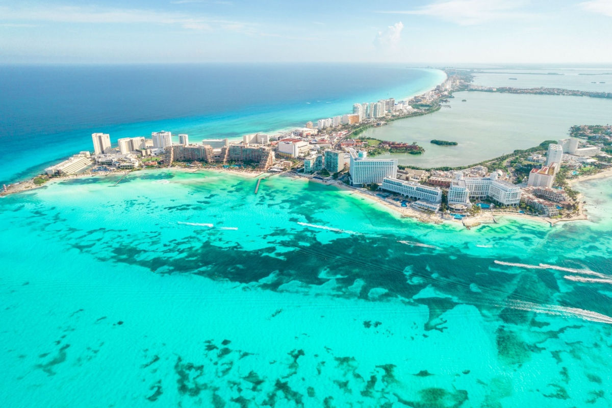 Cancún aumenta la seguridad de la playa con más socorristas este verano (1)