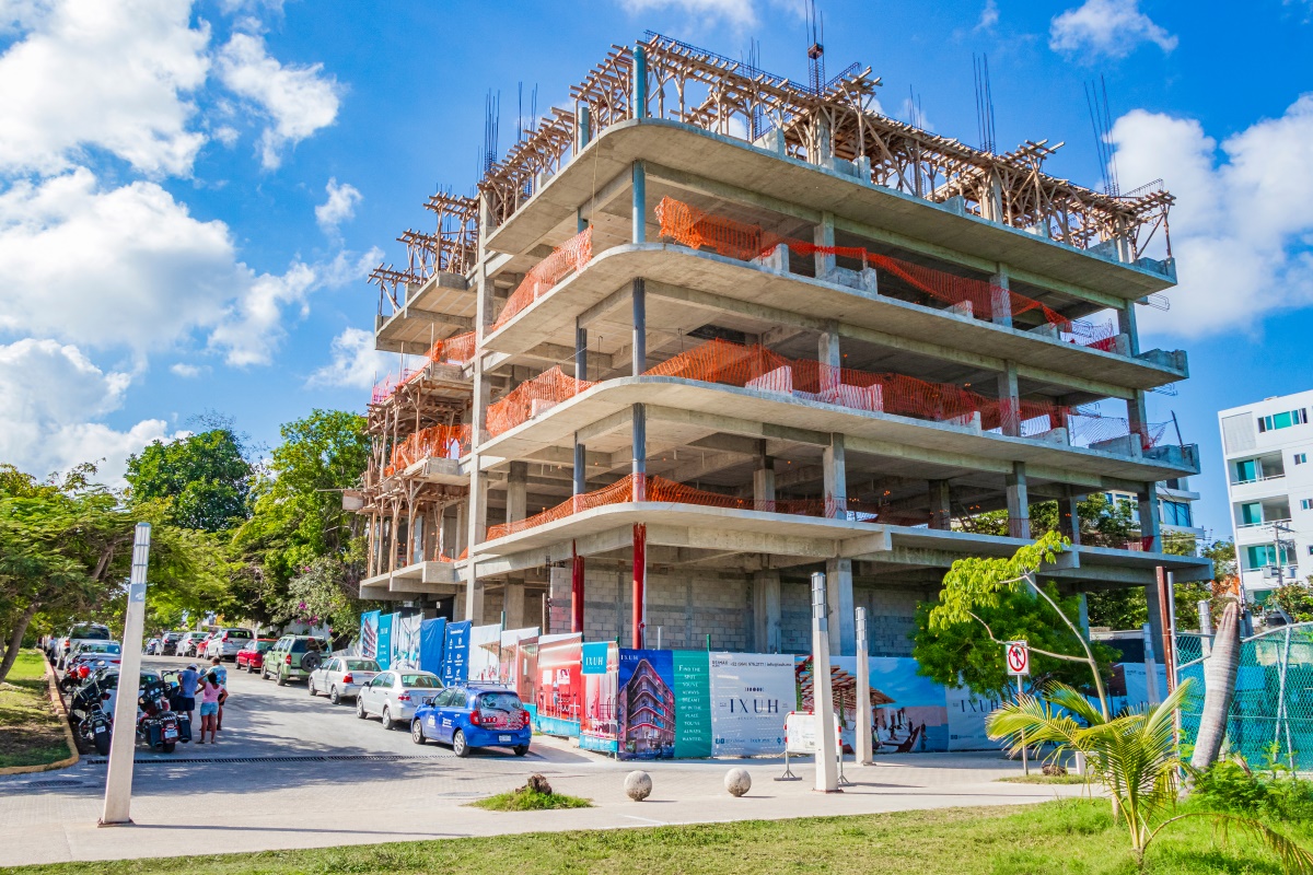 Hotel en construcción en Playa del Carmen