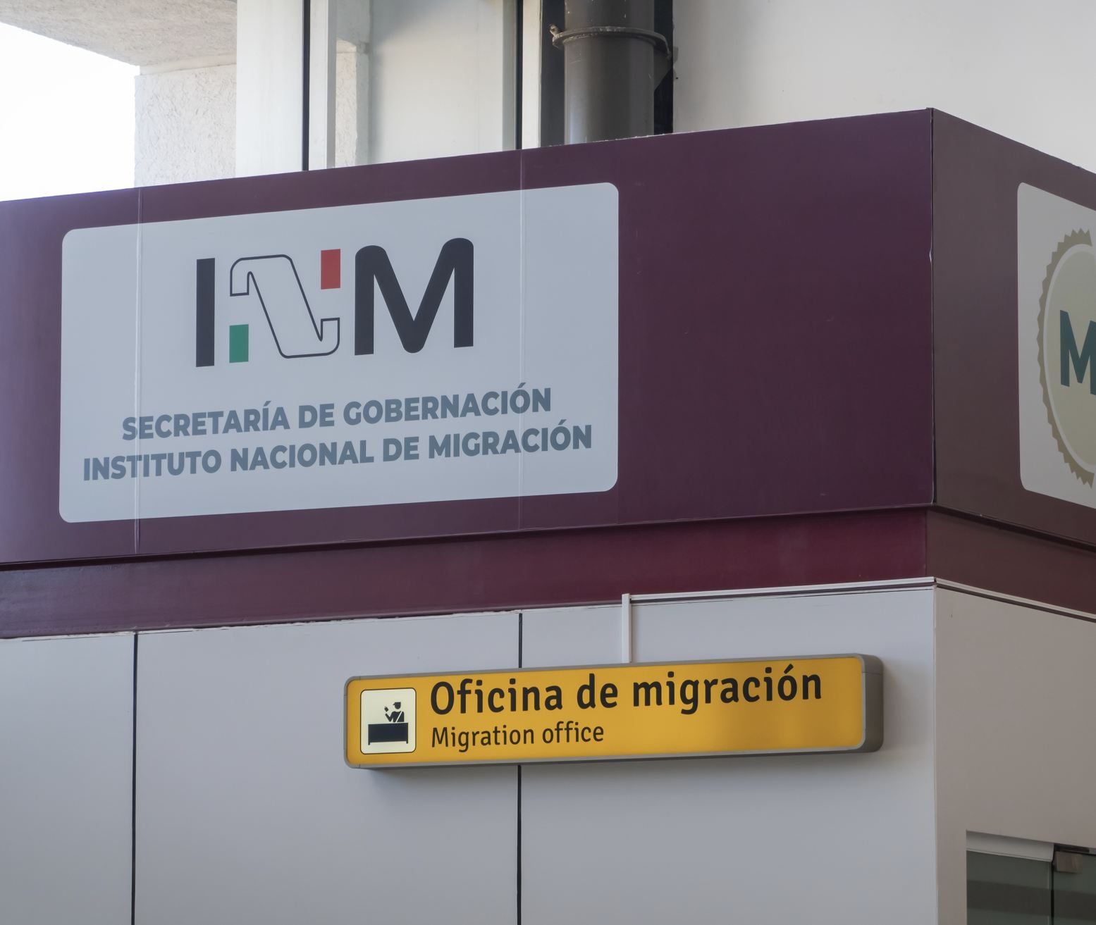 Oficina de Inm en el aeropuerto
