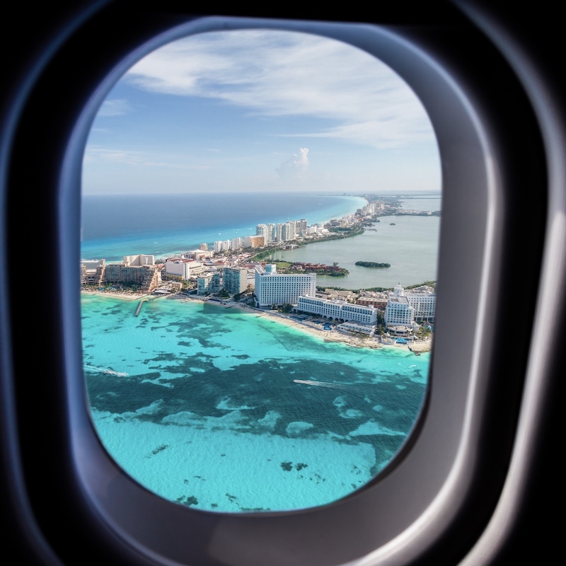 Zona hotelera de Cancún desde la ventana del avión