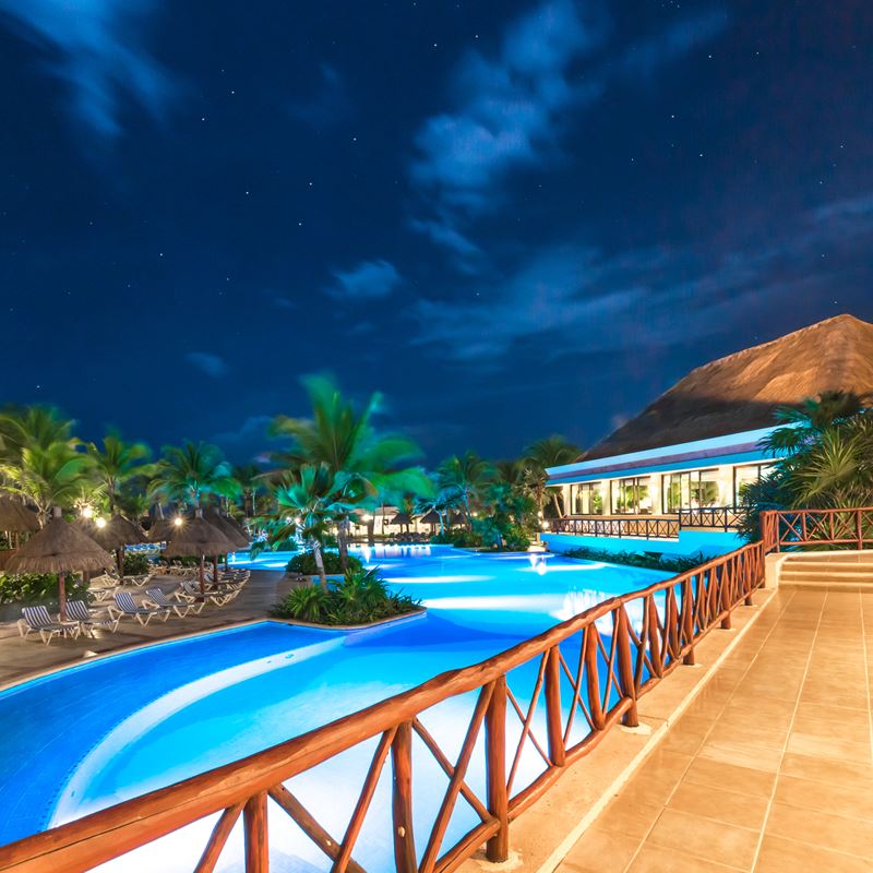 Hotel Cancún durante una noche estrellada
