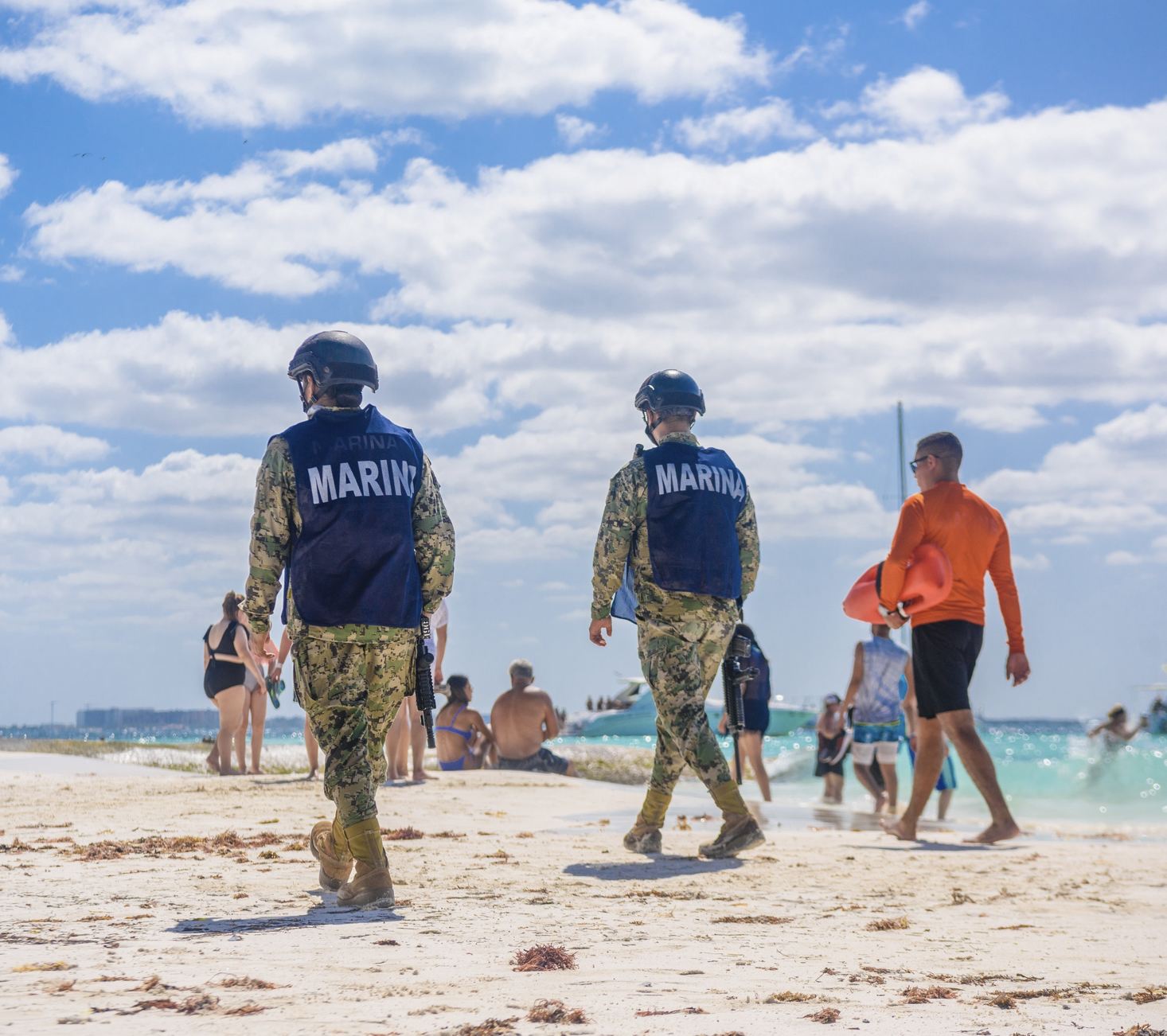 Cancún Marines y Life Guard Patrol Beach