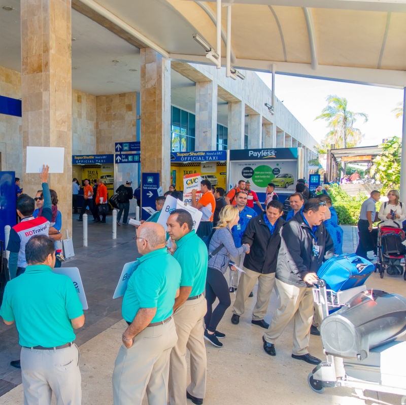 Aeropuerto de Cancún ocupado