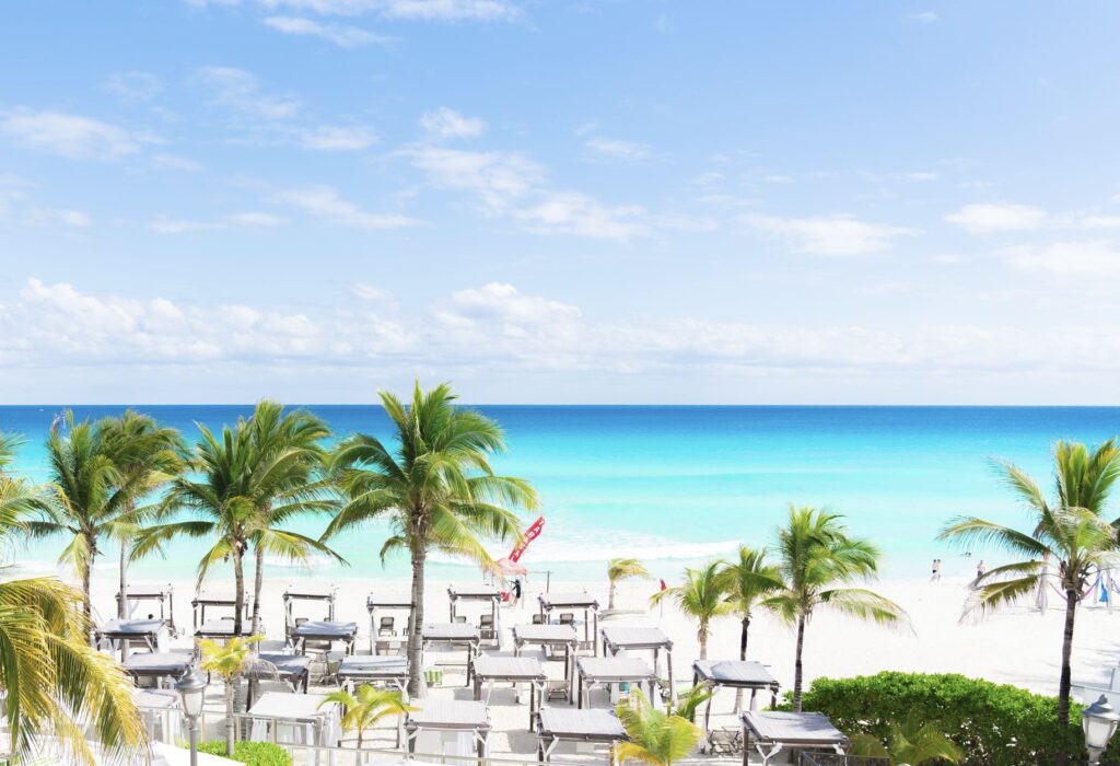 Cancún hace señas a los canadienses en medio de las tensiones y las preocupaciones de viajes de los Estados Unidos