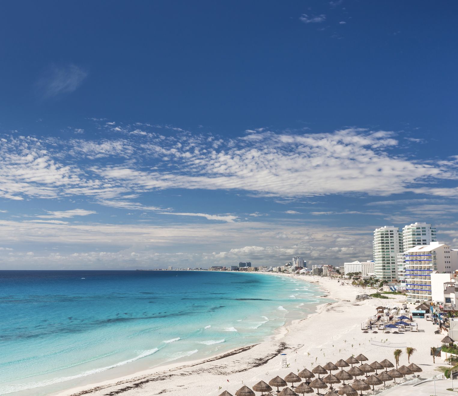 Vista aérea de la playa en Cancún