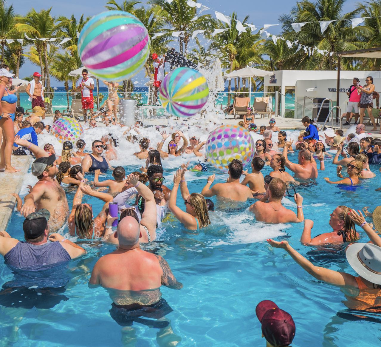 Cancún de fiesta de la piscina