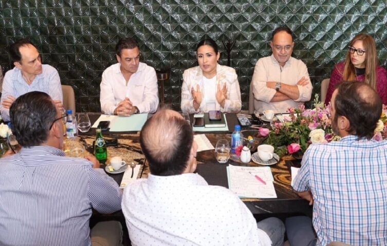 El alcalde asiste a la primera reunión con la nueva Junta de la Asociación de Hoteles de Puerto Morelos