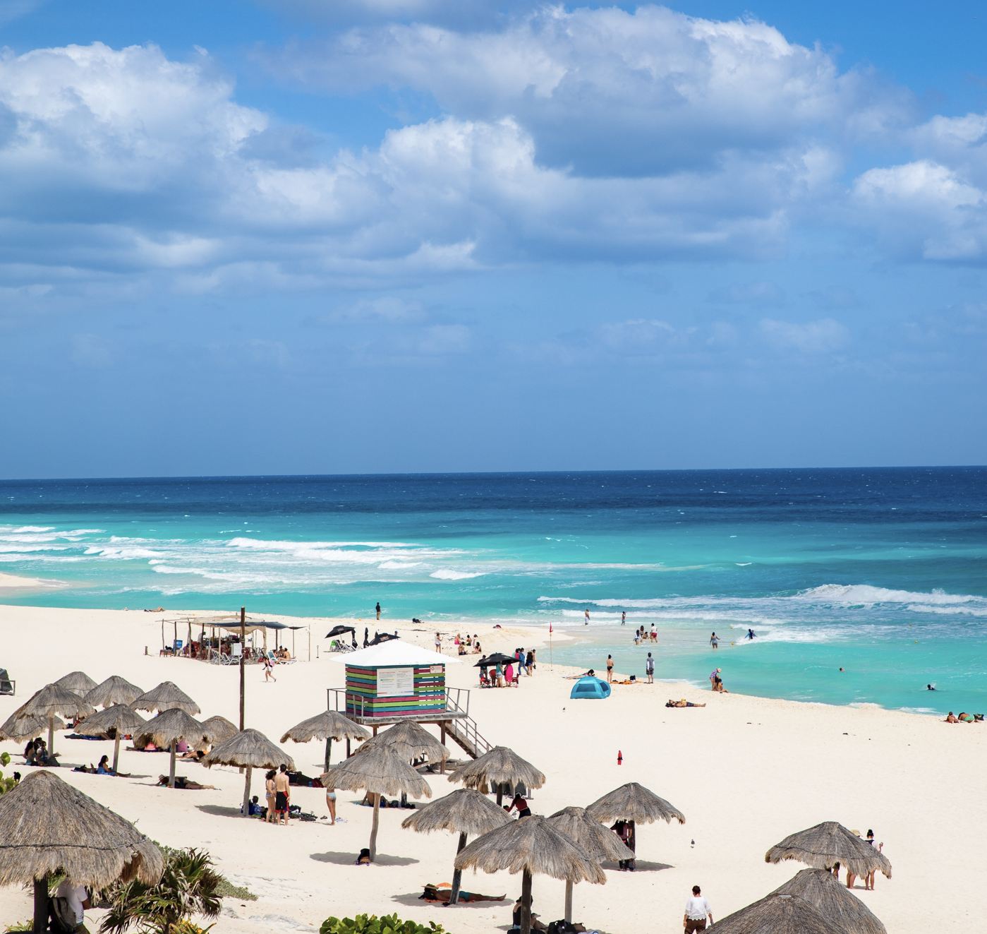 Cancún de playa de Delphine parcialmente nublado