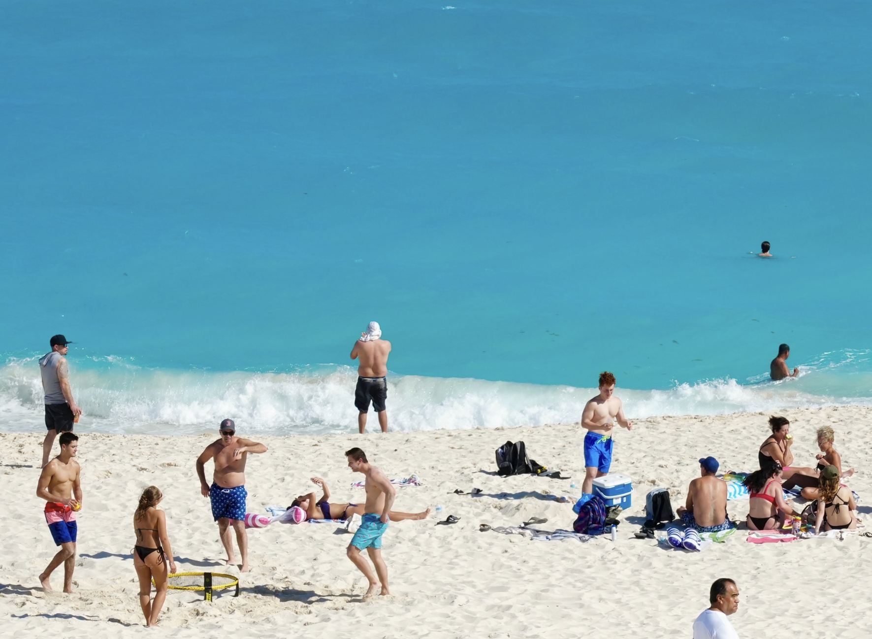 Turistas en Cancún Beach