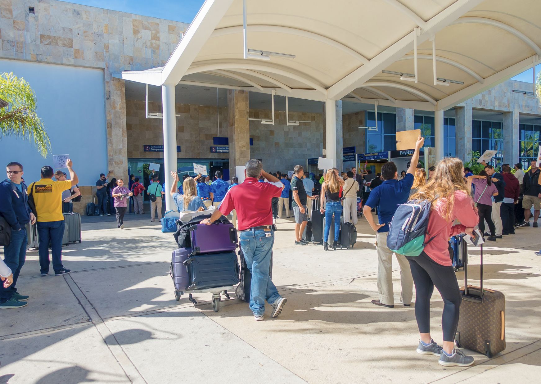Los viajeros llegan a Cancún