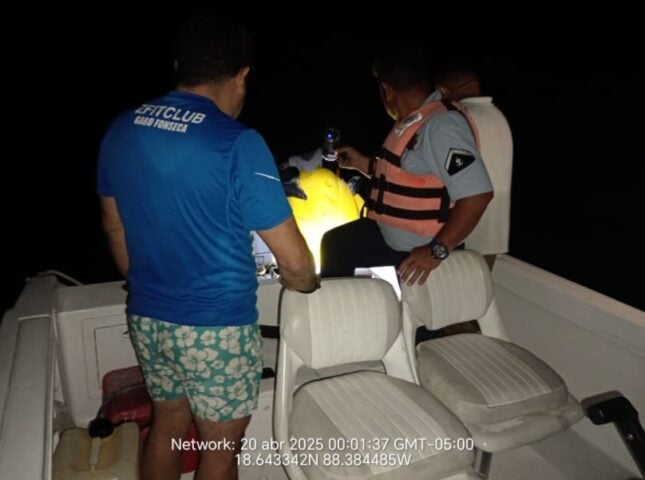 Marina localiza dos esquiadores jet a la noche perdidos en la laguna bacalar