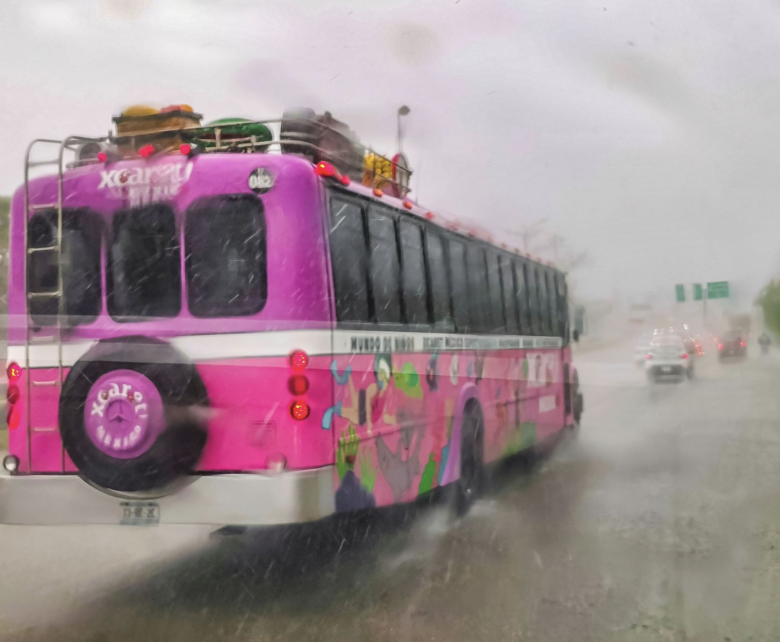 Conducir en autobús con lluvia Cancún
