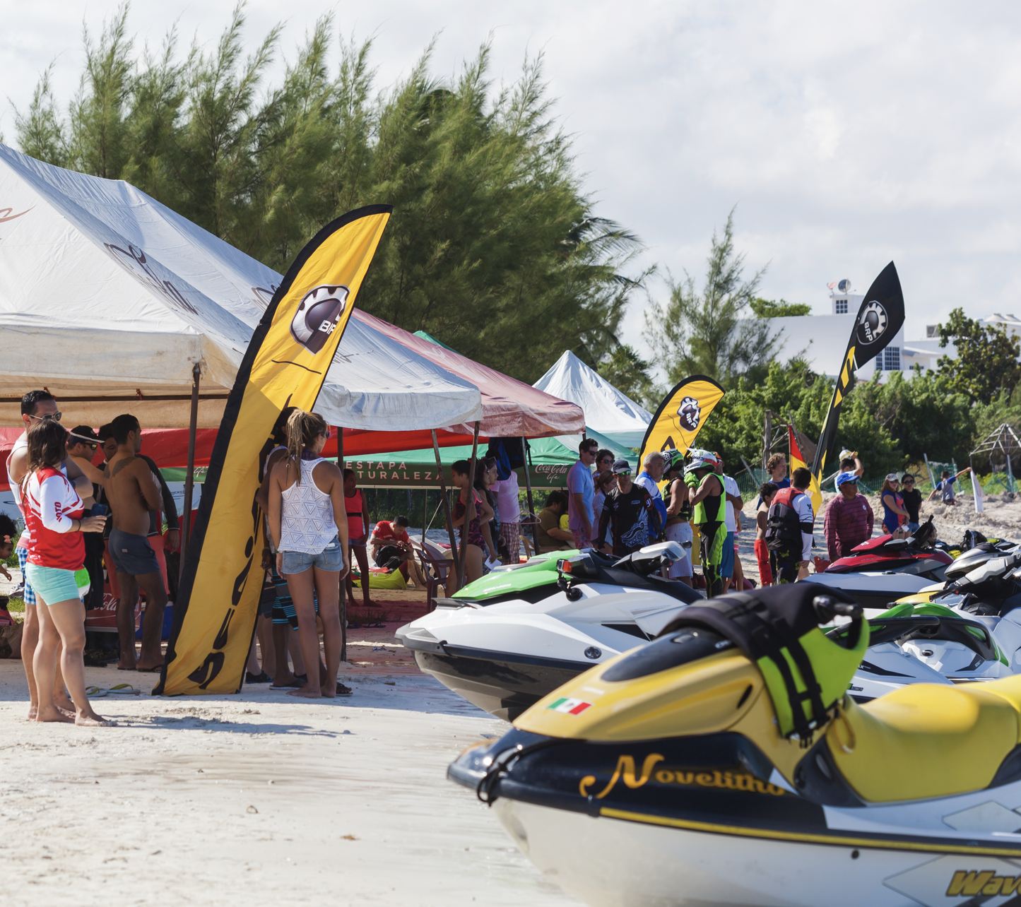 Puesto de alquiler de Jetski en Cancún Beach