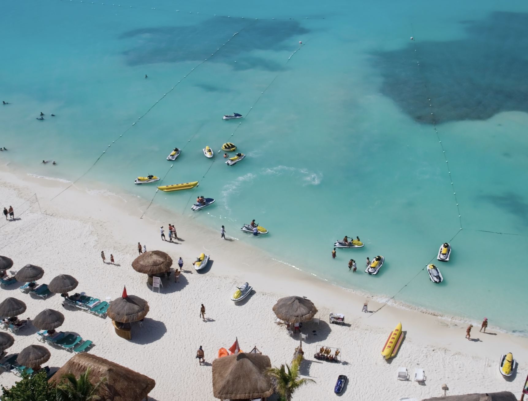 Sillas de playa y Palapas Line Cancun Beach