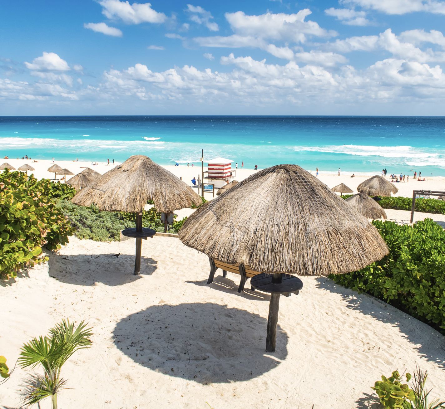 Playa de Cancún en un día soleado