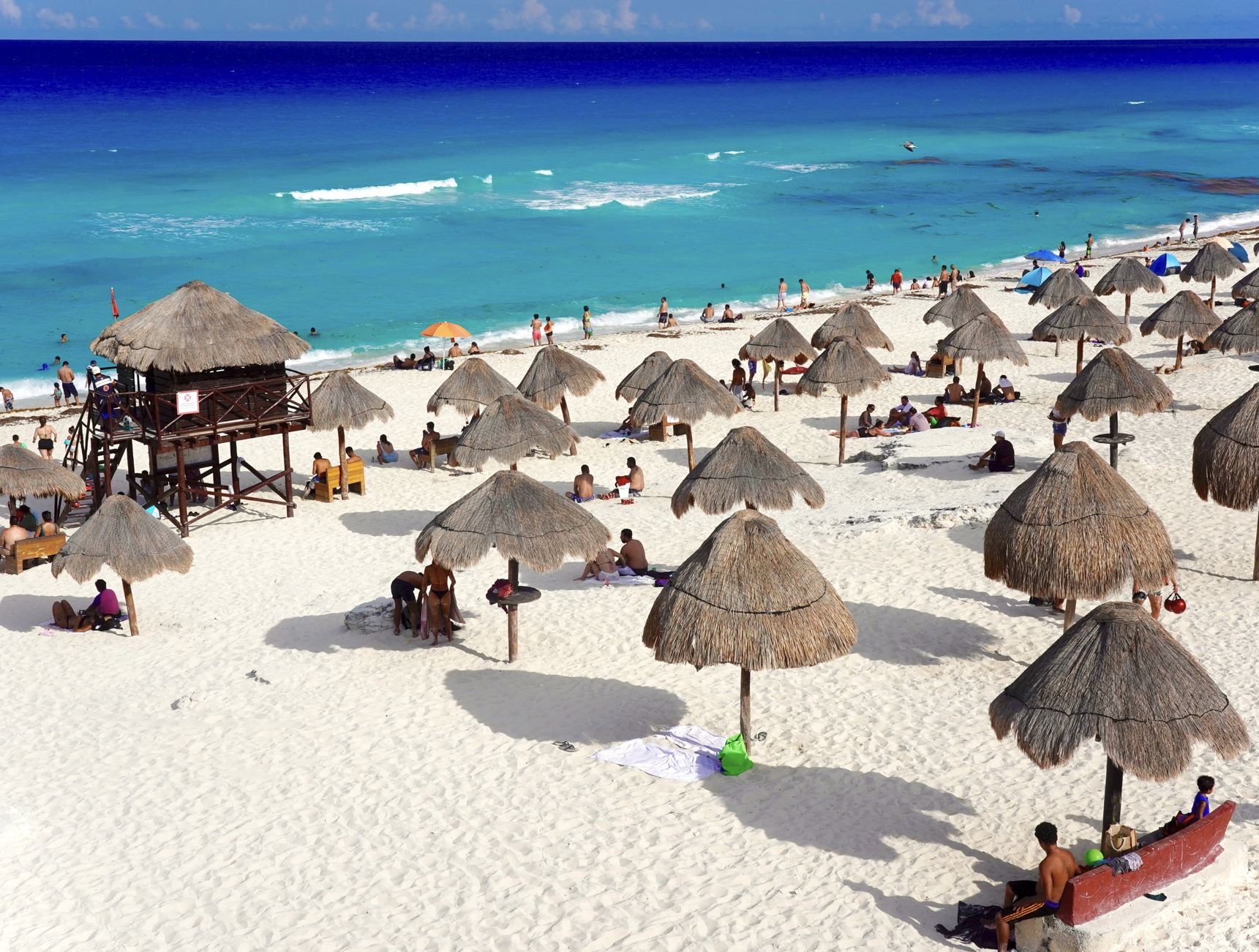 Palapas de playa en Delphines Beach