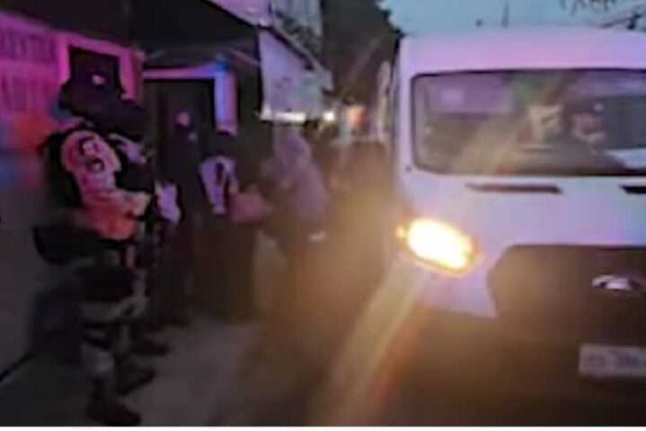La policía elimina a más de dos docenas de víctimas de la trata de personas de los edificios de Cancún