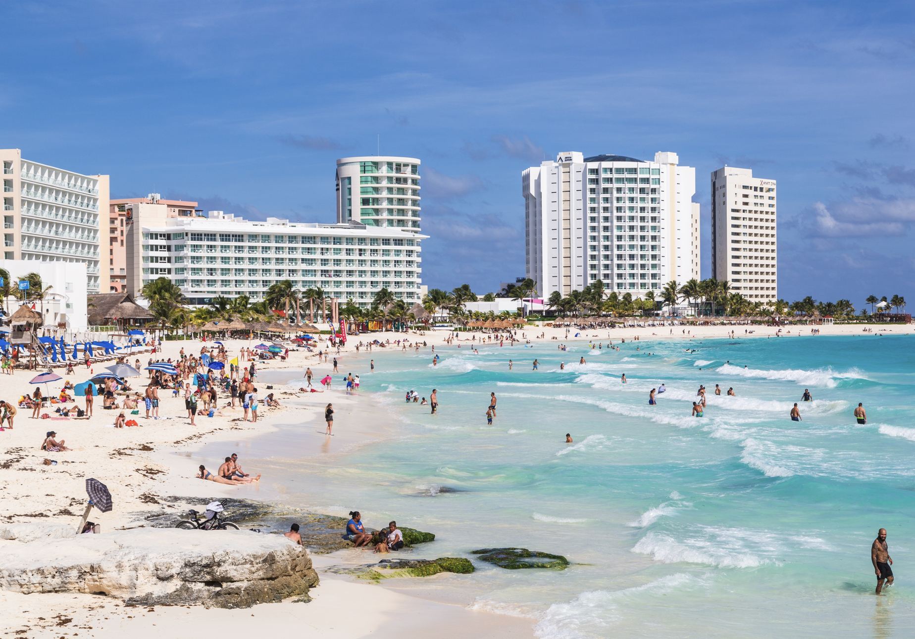 Playa de Cancún ocupada 