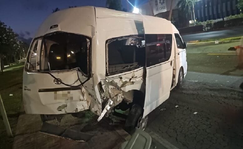 Dos vehículos de Cancún totalizaron en la colisión de la zona hotelera temprano en la mañana