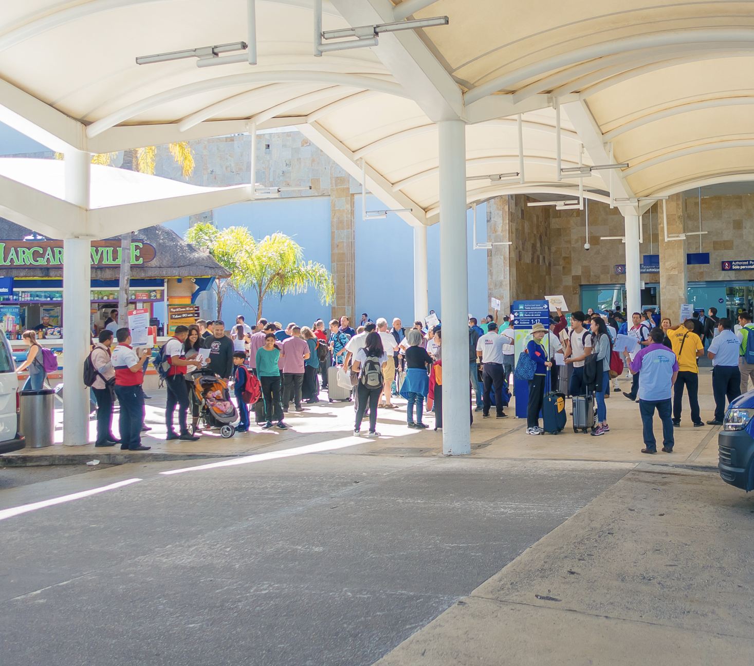 Los pasajeros llegan a Cancún