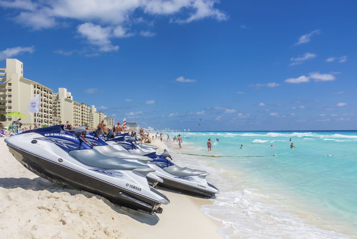 Los rayos UV de Cancun se convierten en visitantes extremos instados a precaución