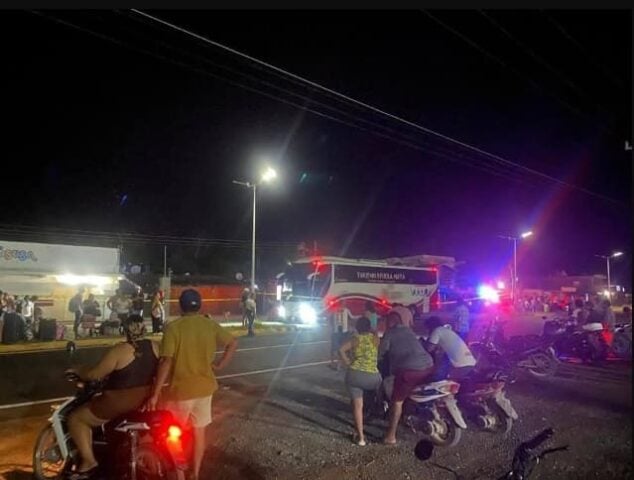 El peatón bacalar muerto en el autobús turístico golpea y huye