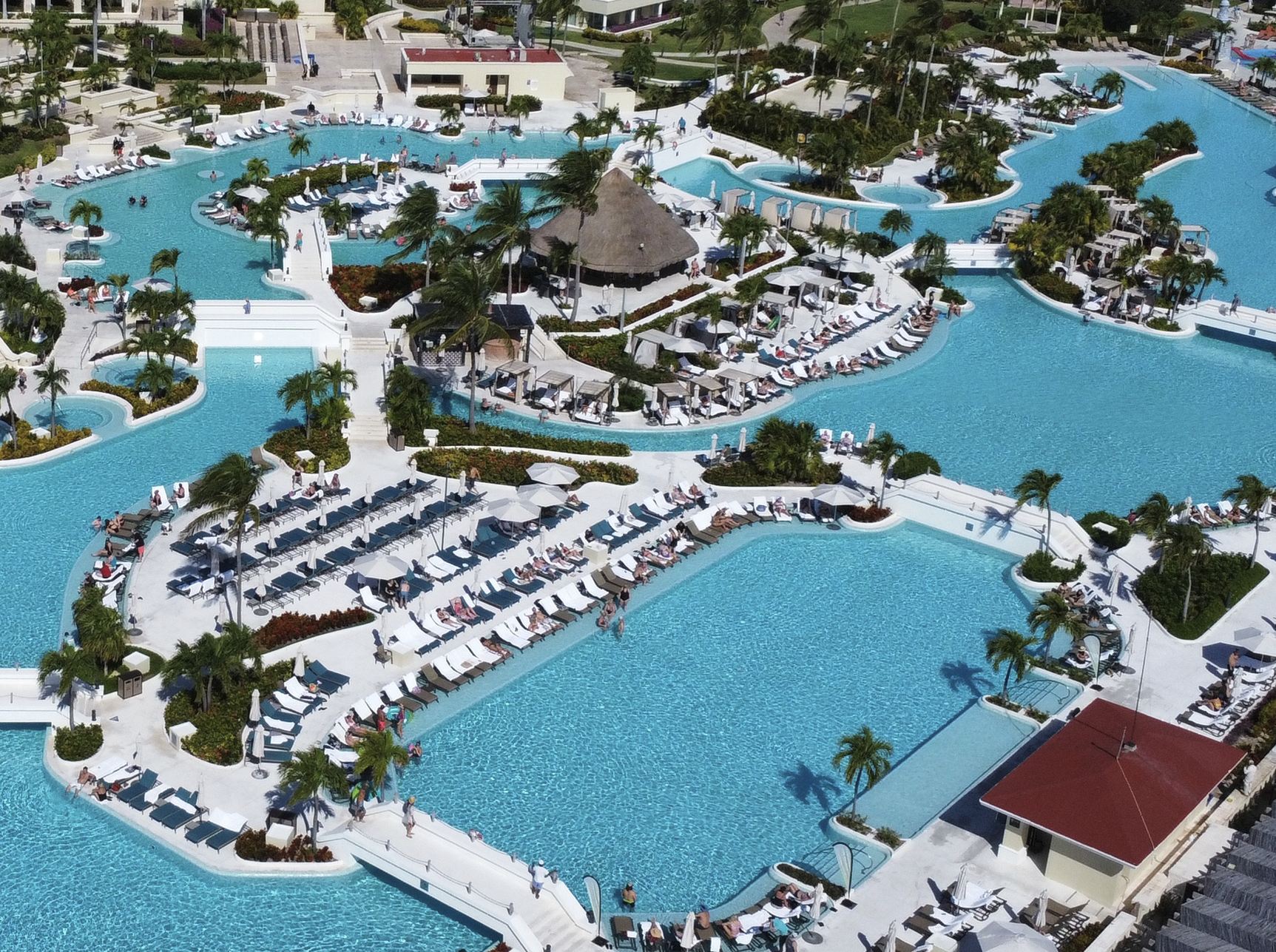 Vista aérea del Palacio Moon de la piscina principal