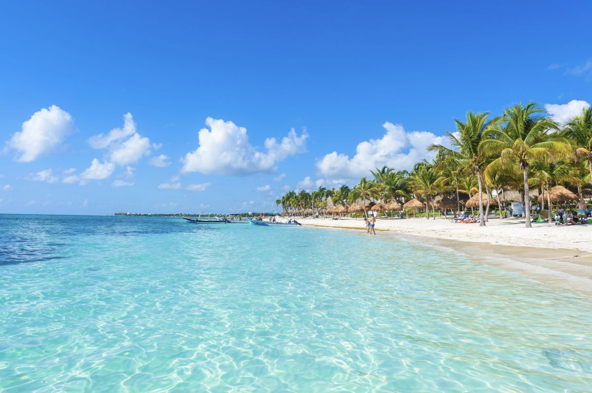 Autoridades emiten advertencia por aumento de casos de insolación en Cancún