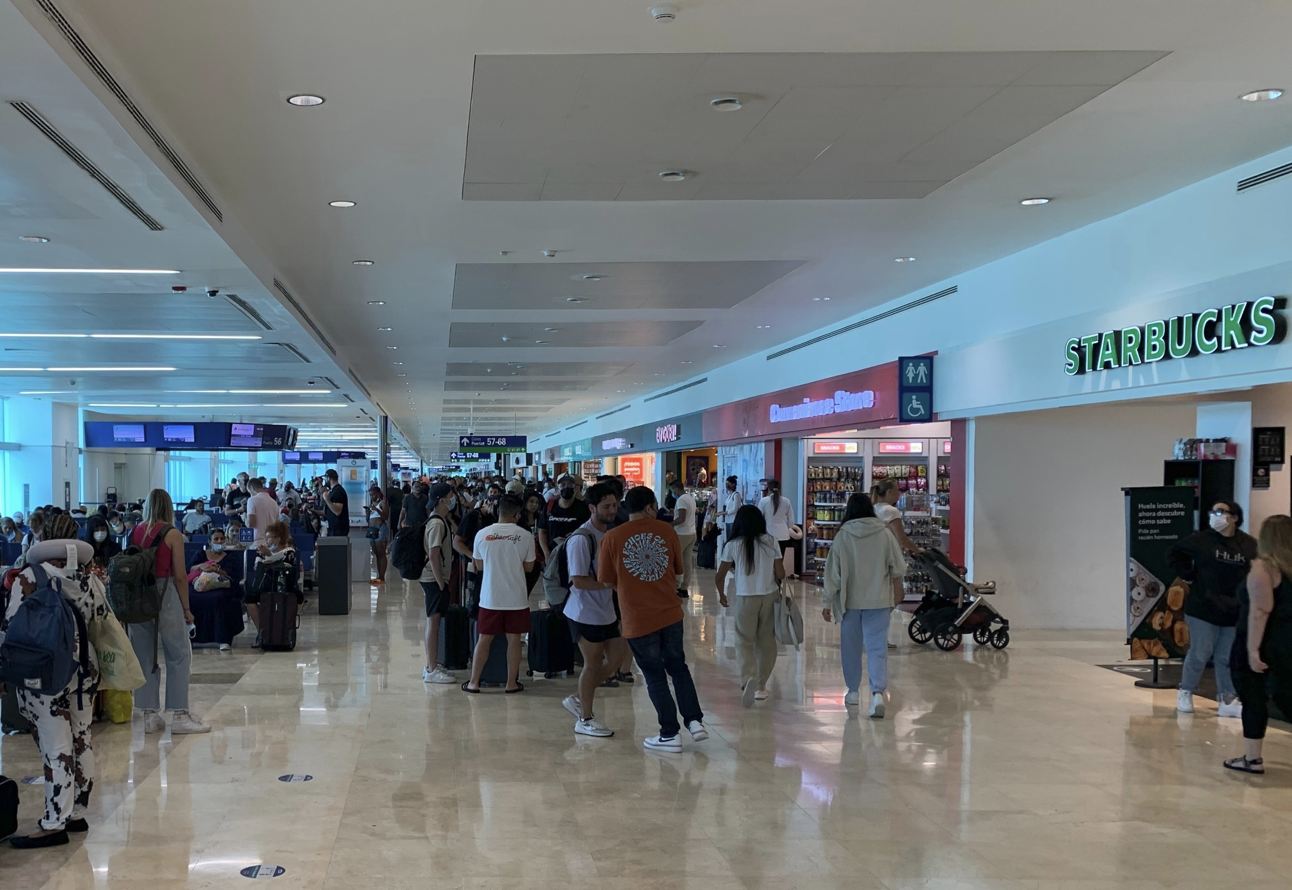 Ocupado aeropuerto de Cancún