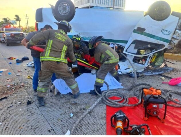 Informe de las autoridades 3 asesinados a 11 heridos en el accidente de Cancún temprano en la mañana