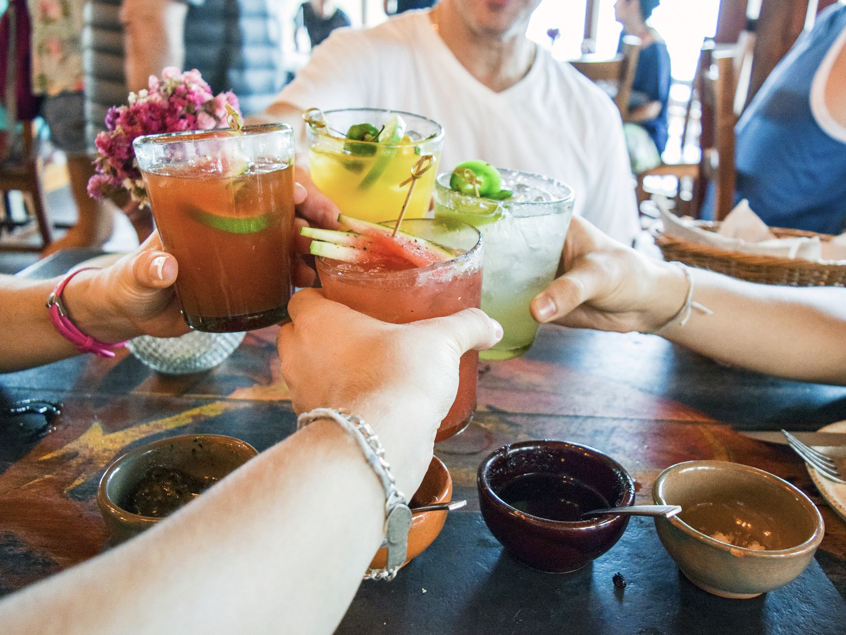 Saludos en el restaurante mexicano.