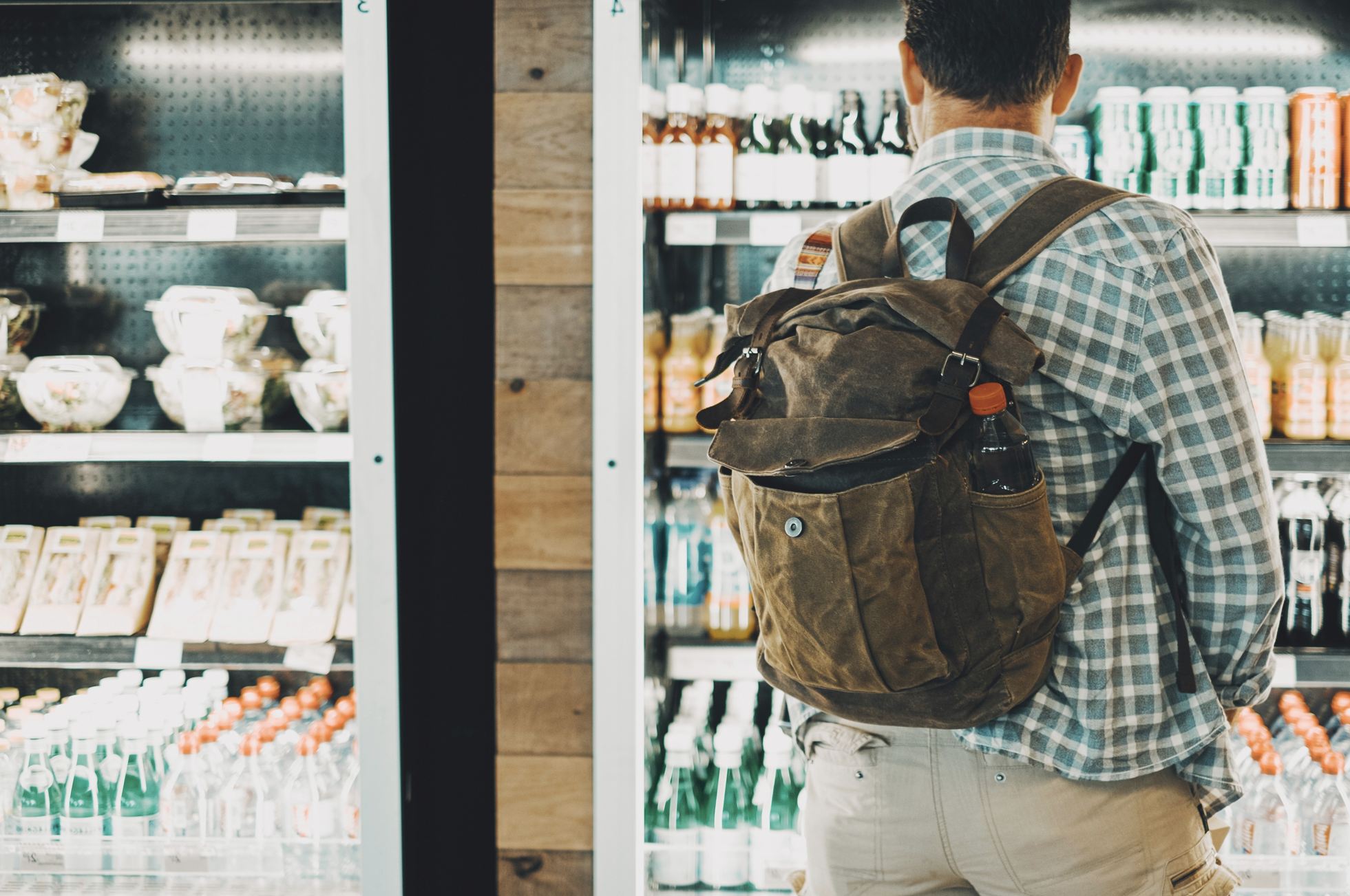 Comprar sándwich en el aeropuerto