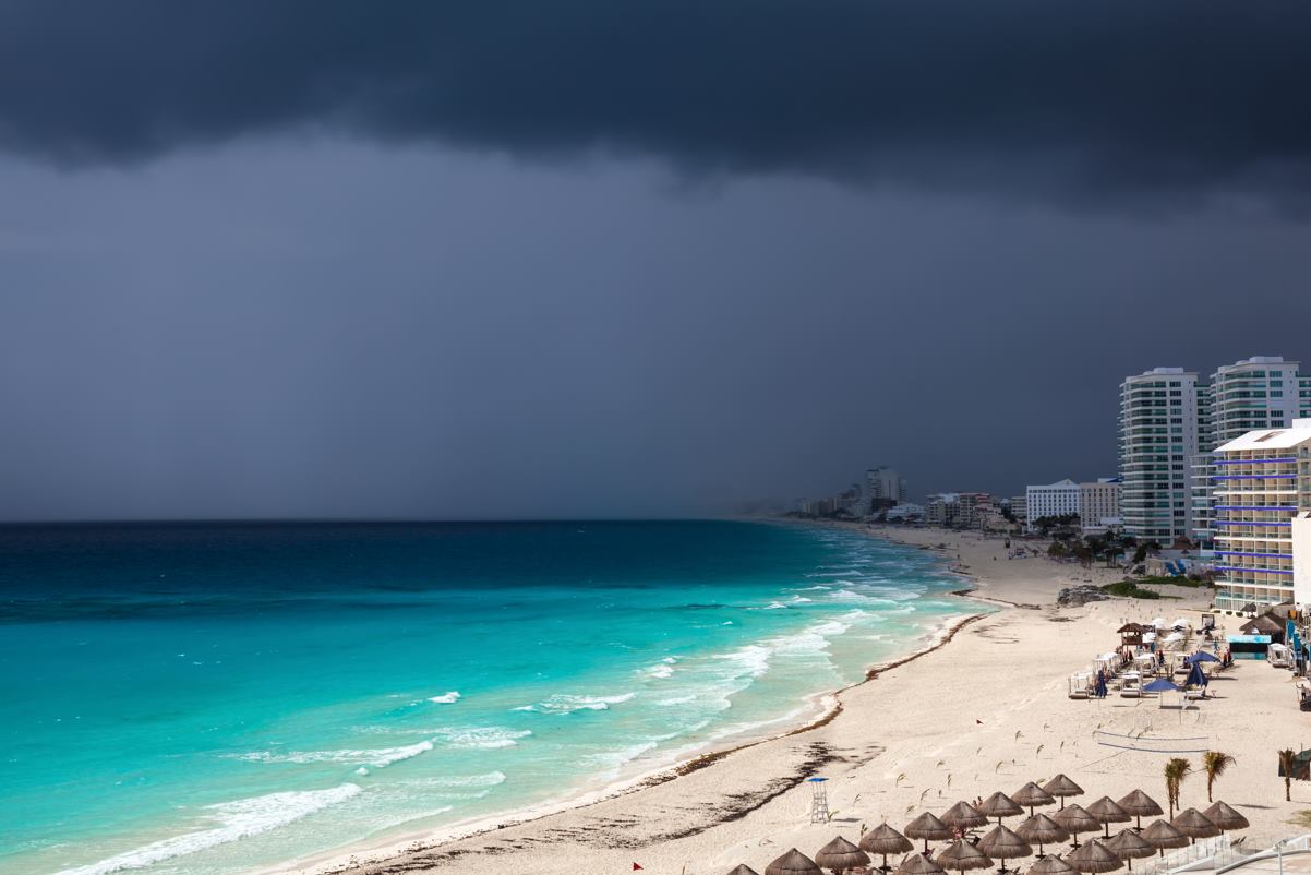 Cancun Beach en un día tormentoso