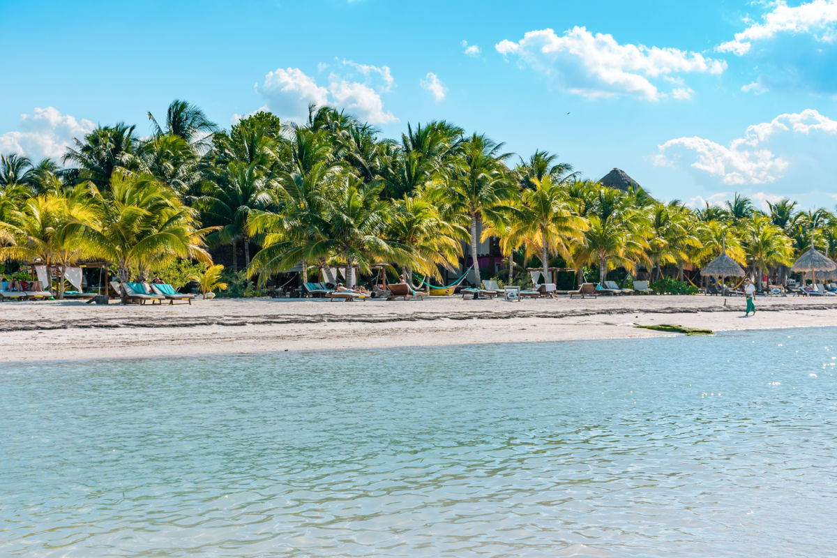 Falta de agua y electricidad que afectan a los turistas de Holbox