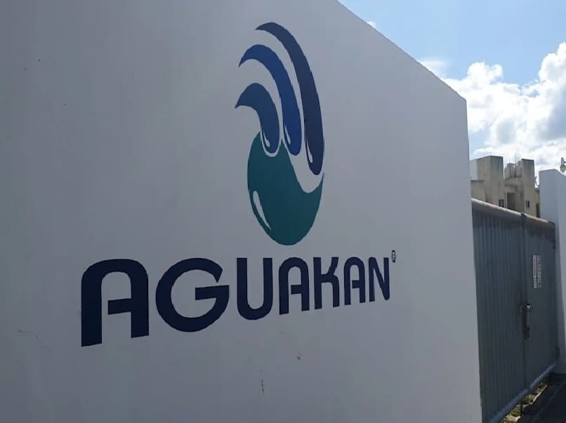 El juez defiende la revocación del contrato de Aguakan e incluye condiciones para la compensación
