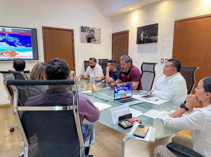 El alcalde dice más de 300 playas públicas de Clear Cancún de Sargassum al día con más en espera