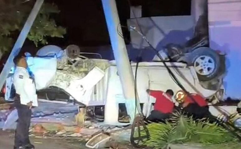 Dos asesinados y residentes se fueron sin energía en el vuelco de SUV chetumal