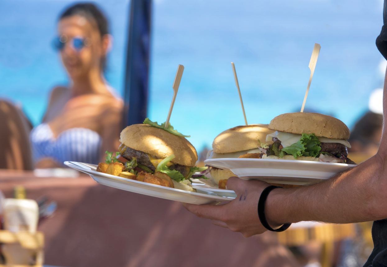Las reglas no expresadas de propina en Cancún Una guía simple para evitar la incomodidad