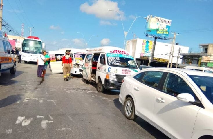 Los servicios de emergencia de Cancún tratan 16 por lesiones en accidentes de vehículos múltiples