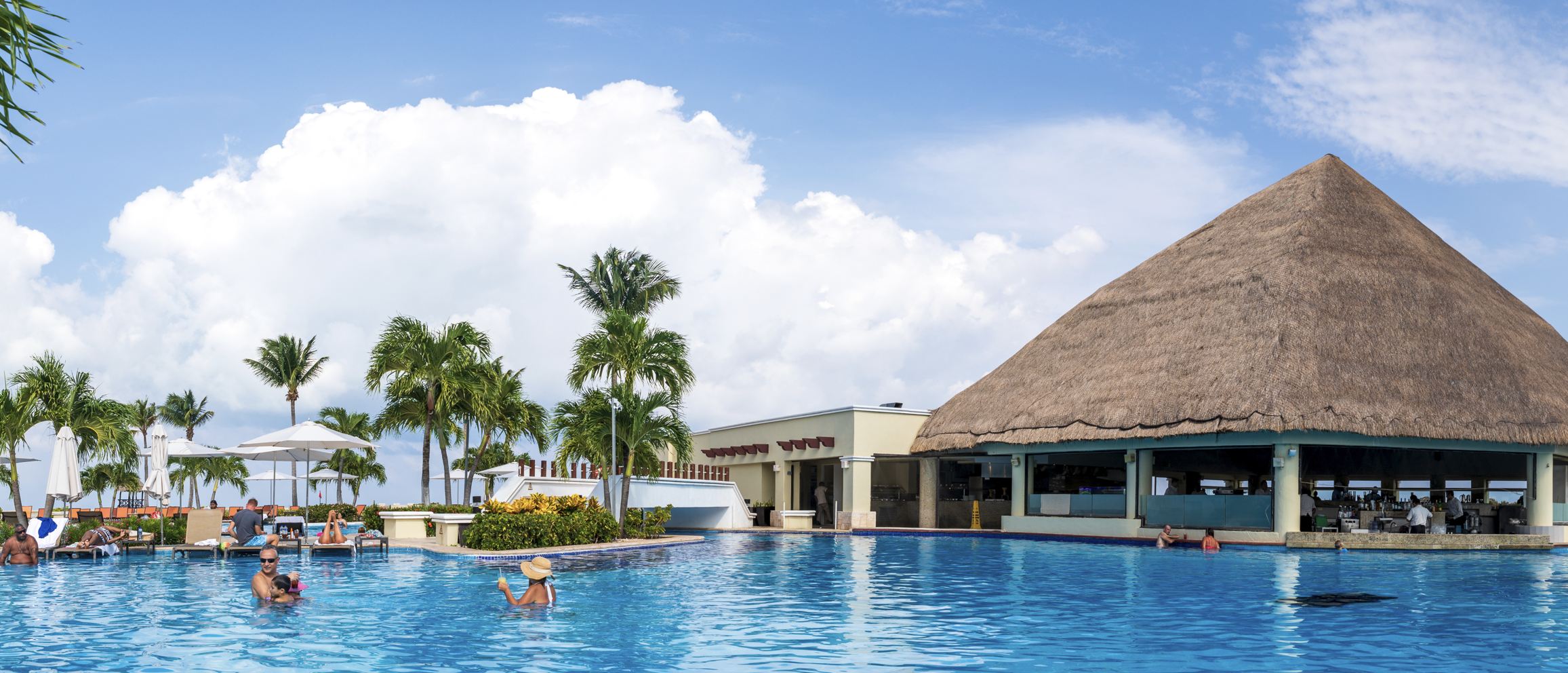 Palacio de la luna nadando barra
