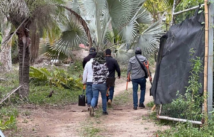 Cuerpos encontrados enterrados en concreto en un rancho donde dos personas fueron rescatadas el día anterior