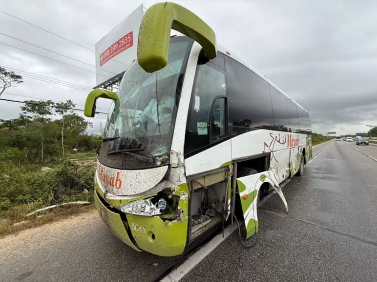 Tres colisión de vehículos ralentiza el tráfico de carreteras de Riviera Maya