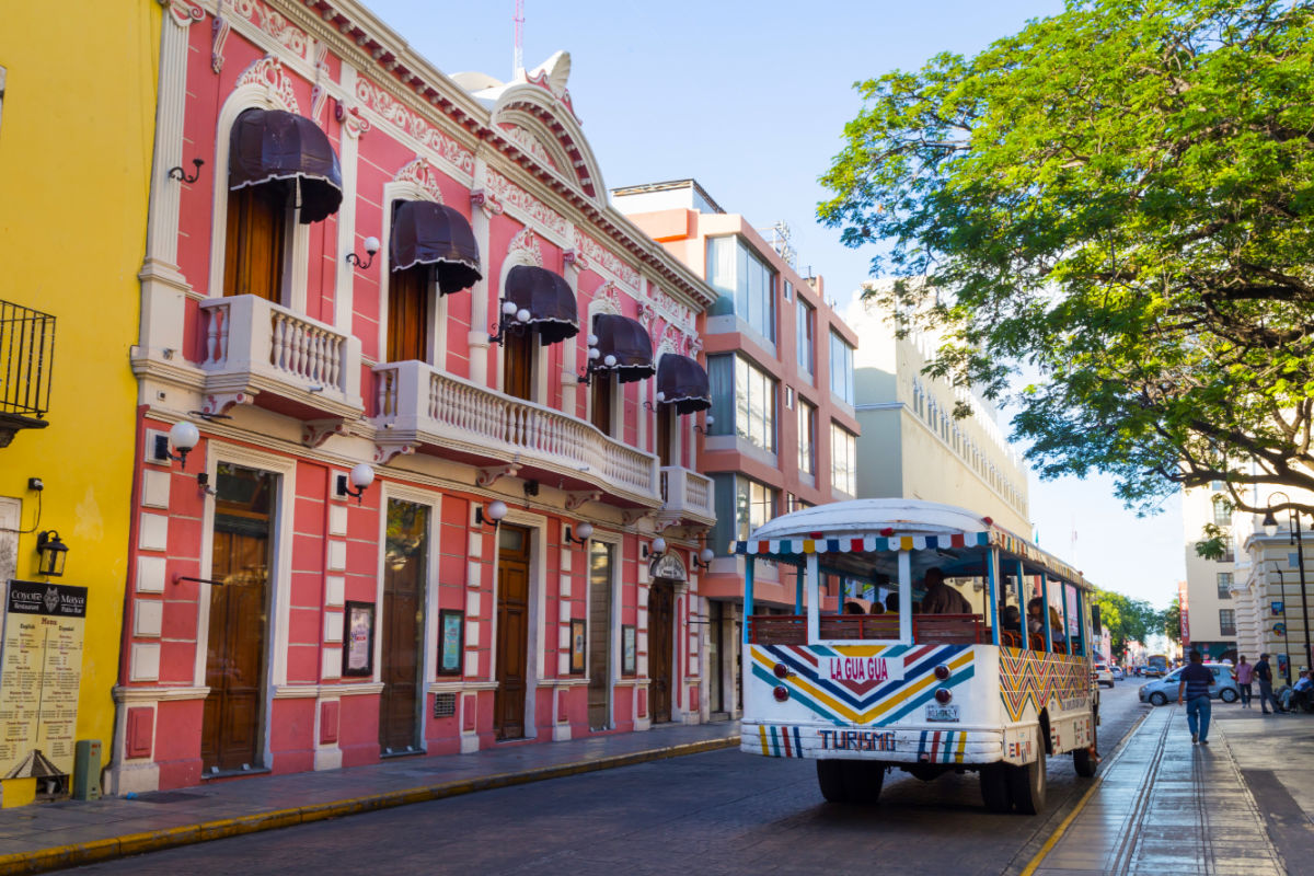 Calle encantadora en Mérida, México