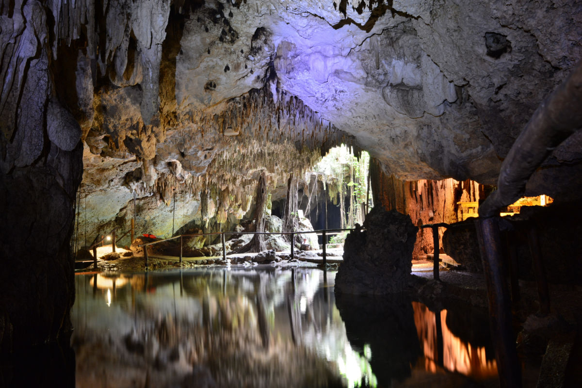 Chaak Tun Cenote, Playa del Carmen, México - Mayan Cenote de Chaak Tun, en Playa del Carmen, México, el 6 de agosto de 2017