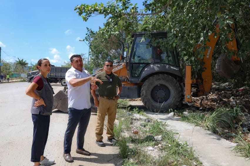 La ciudad elimina 500 toneladas de basura volcada ilegalmente del vecindario de Cancún
