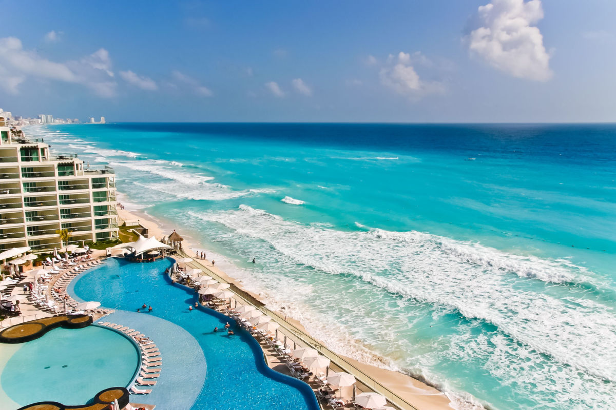 grandes olas en Cancún