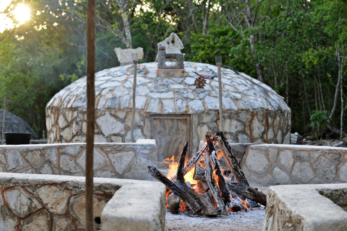 Preparándose para la ceremonia de Temazcal