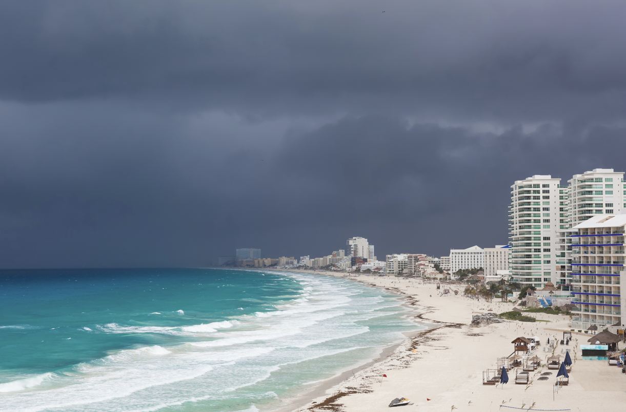 Su aplicación meteorológica dice que la lluvia durante toda la semana en Cancún es sus vacaciones realmente arruinadas