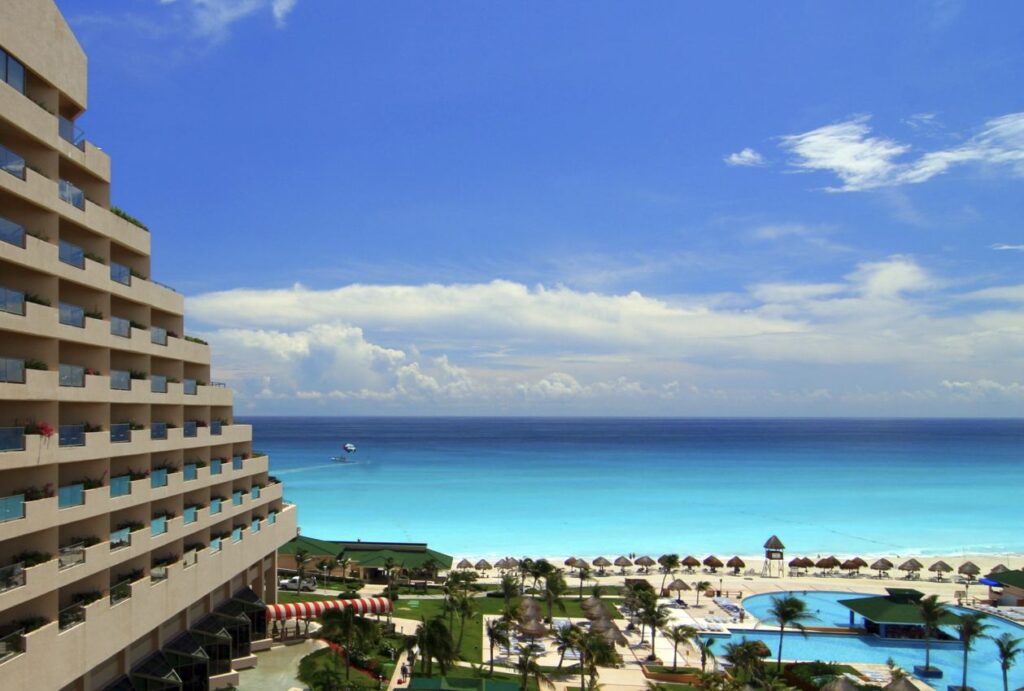Cancún Summer Surge! Los hoteles se llenan al 80% mientras los turistas acuden a Riviera Maya